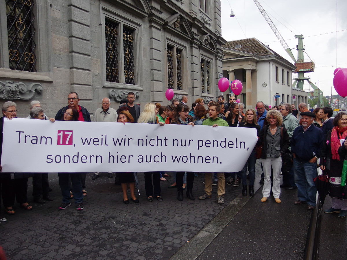 Tram17 Petitionsübergabe